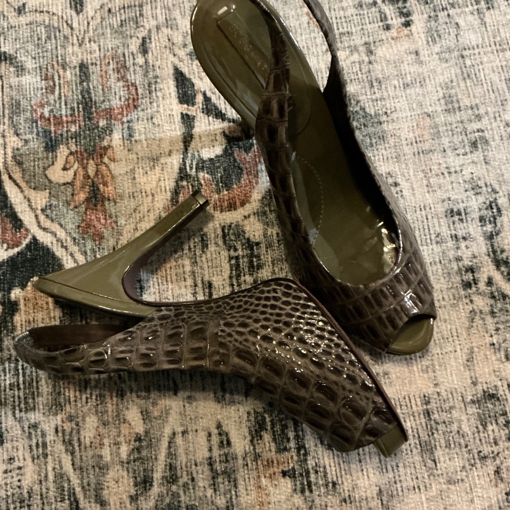 BCBG Max Azria Sling Back Peep Toe 5” heel